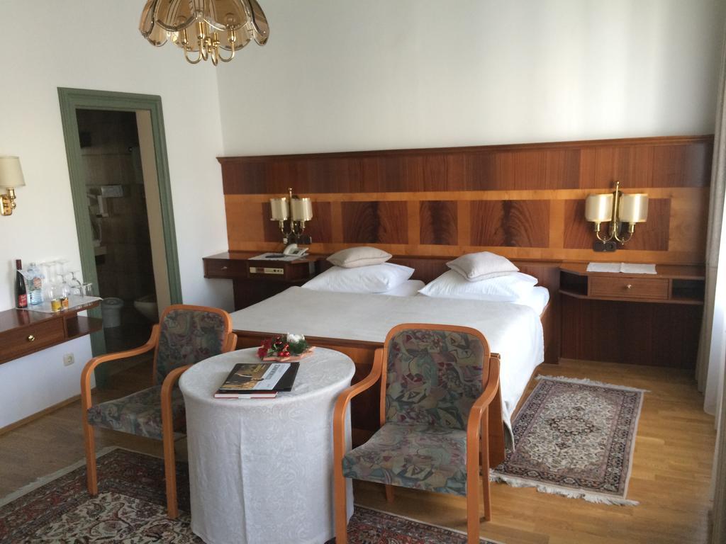 Seehotel Schwan Гмунден Экстерьер фото